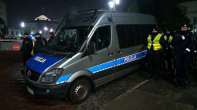 Policja szuka osób, które miały łamać prawo przed Sejmem