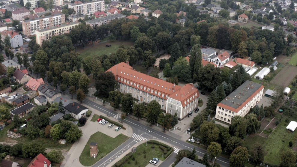 Brat zakonnicy odwiedza dom dziecka